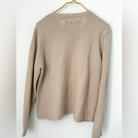 Vintage Classic Elements Beige Tan Floral Embroidered Soft Knit Cardigan Medium - Picture 3 of 7